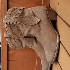 Ariat® Ladies Round Up Rianda Relaxed Shortie Boots 10019929